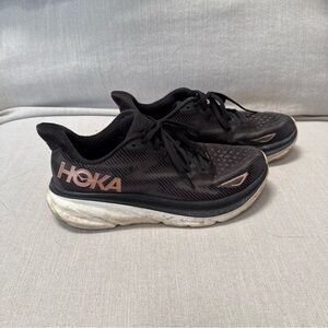 Hoka One One Clifton 9 in Black Rose Gold size 9